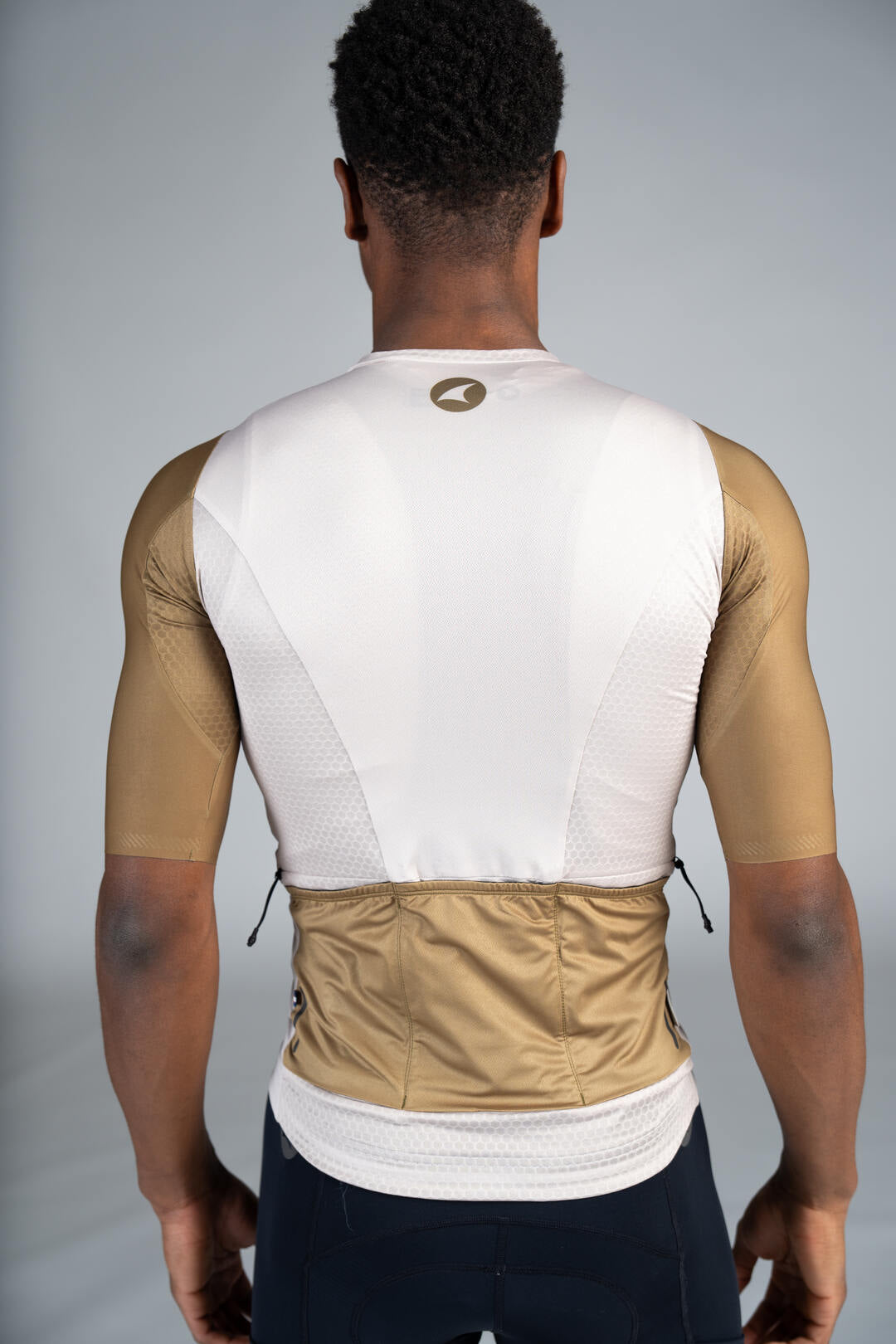 Men's White Gravel Cycling Jersey - Back Pockets