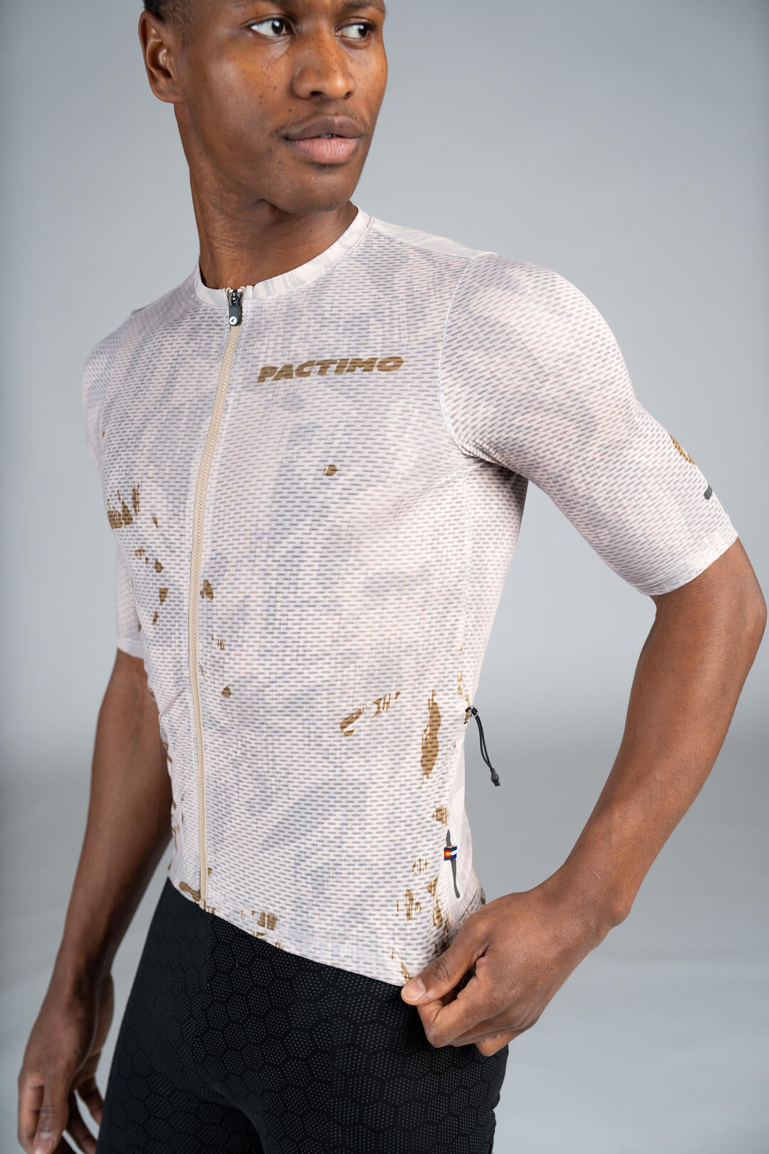 Men's White Mesh Gravel Cycling Jersey - Shoulder