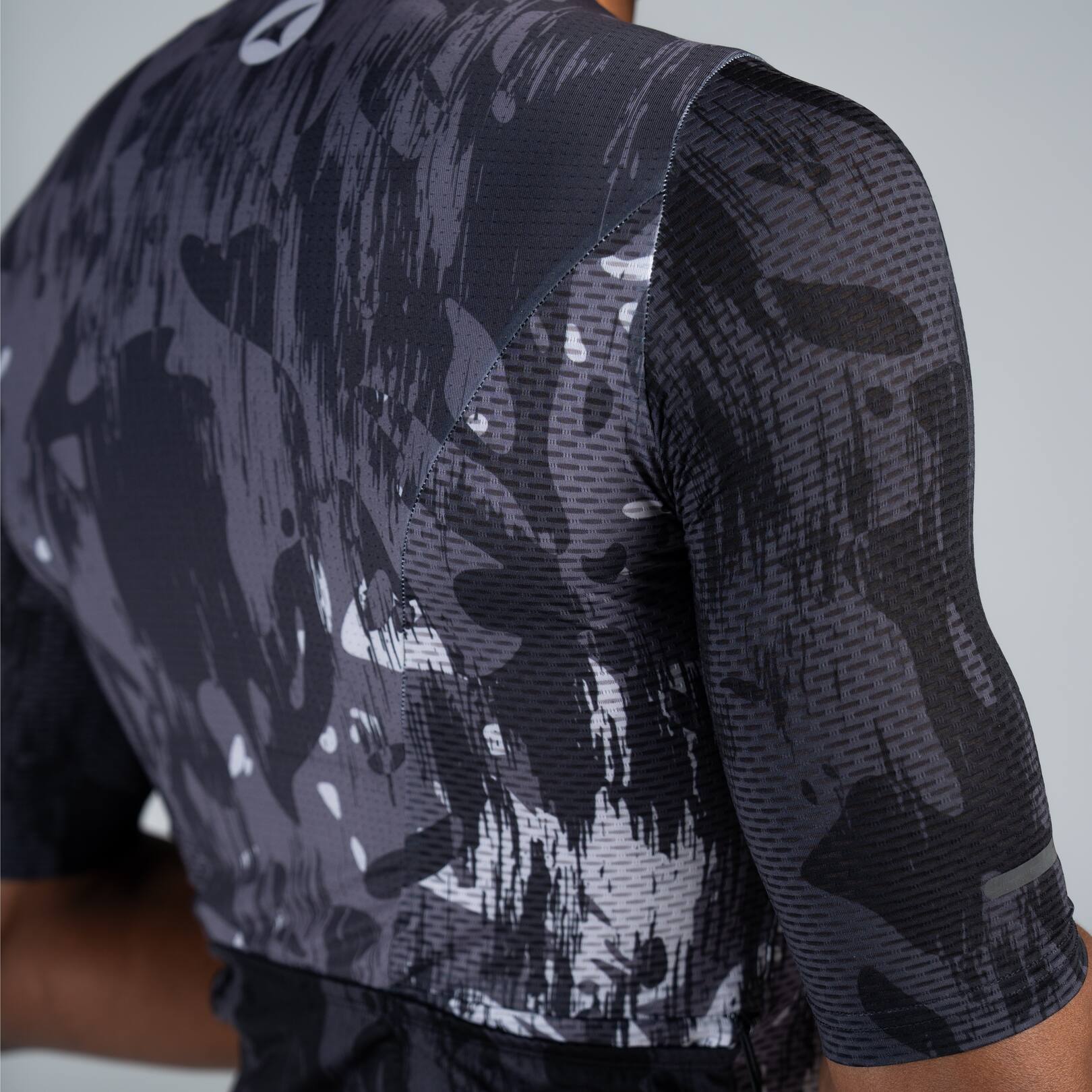 Men's Aero Mesh Gravel Cycling Jersey - Fabric Detail 