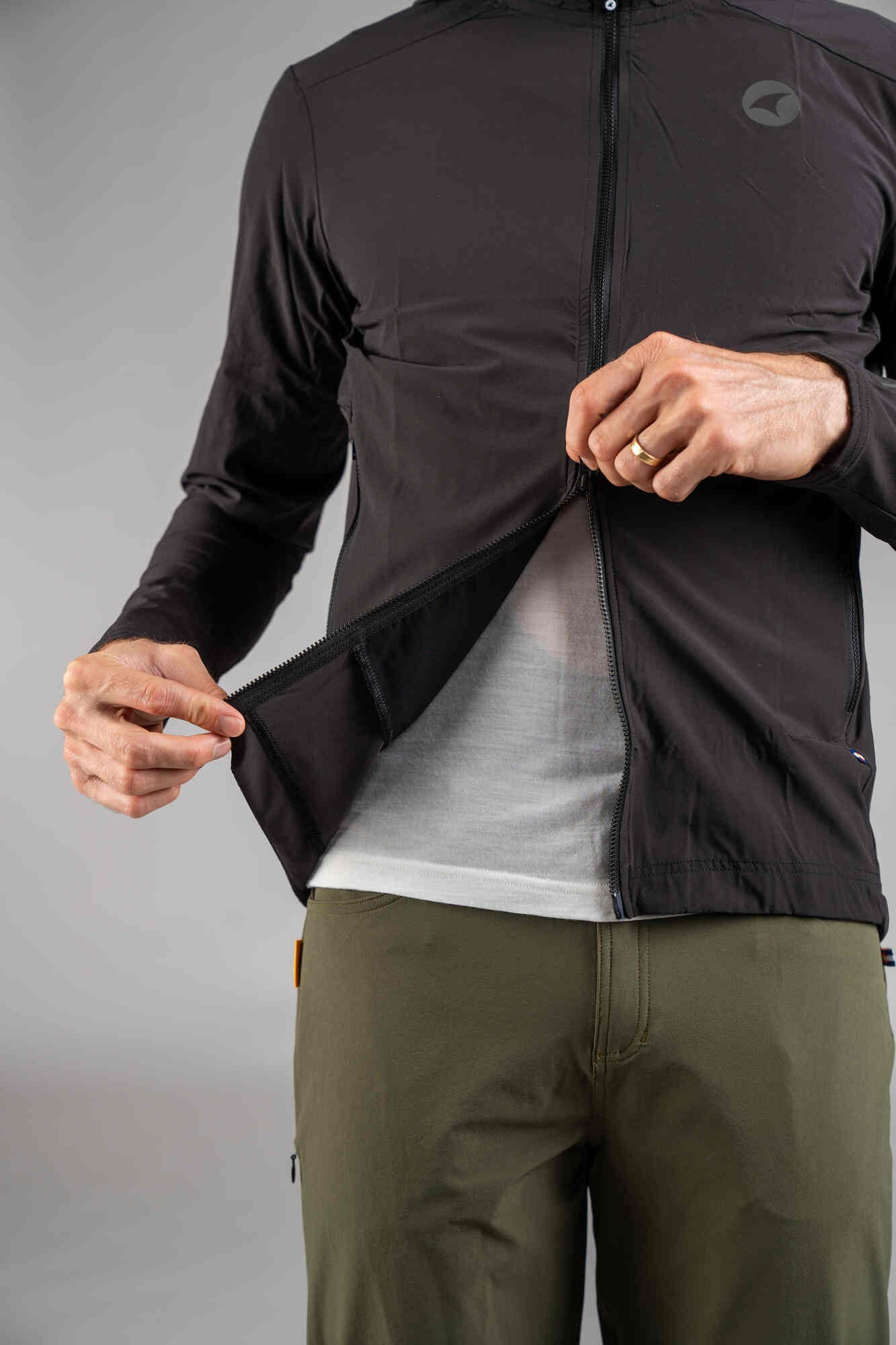 Men's Lightweight Packable Cycling Jacket - Two-Way Zipper