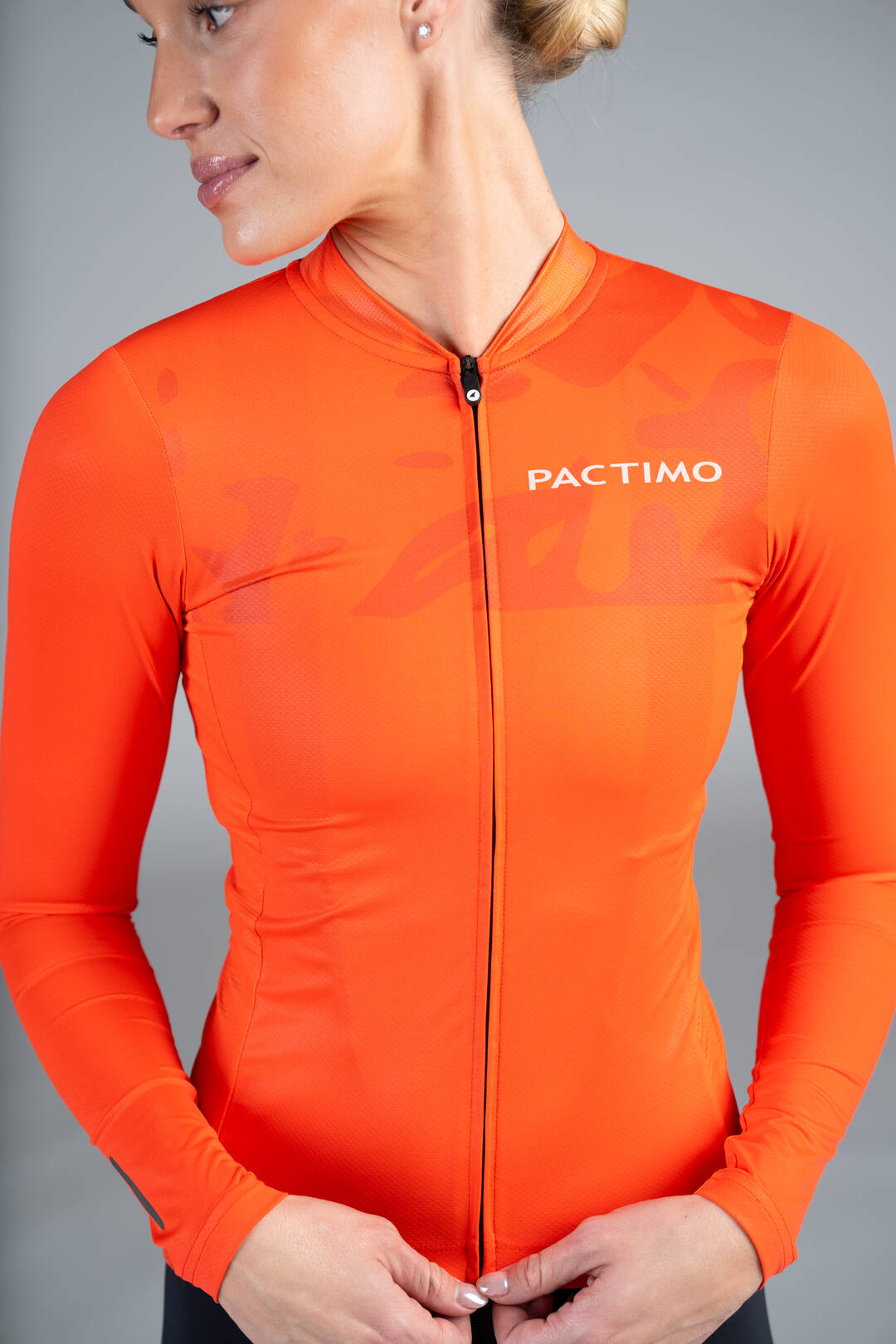 Women's Red Aero Long Sleeve Cycling Jersey - Close-Up